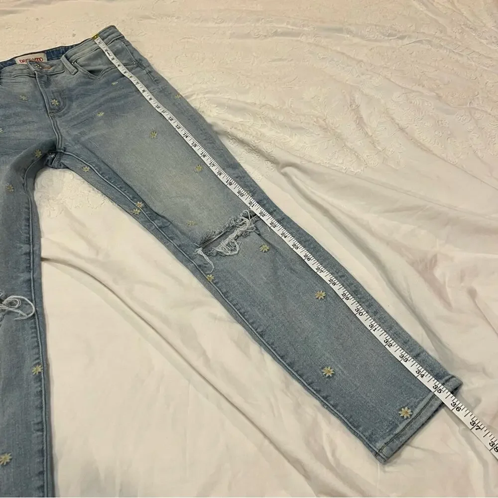 Driftwood Gizelle Embroidered Daisy Jean size 26/27